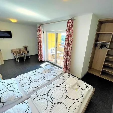 Maxovo Kralovstvi Apartment Rovensko pod Troskami Exterior photo